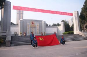 缅怀英烈承志 红色薪火润心——新乡市第十中学一校四区“清明祭英烈”祭扫活动