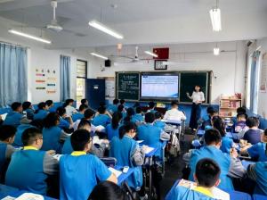专家领航点迷津 教研深耕促成长——河南师范大学王振平博士莅临我校指导数学教研活动